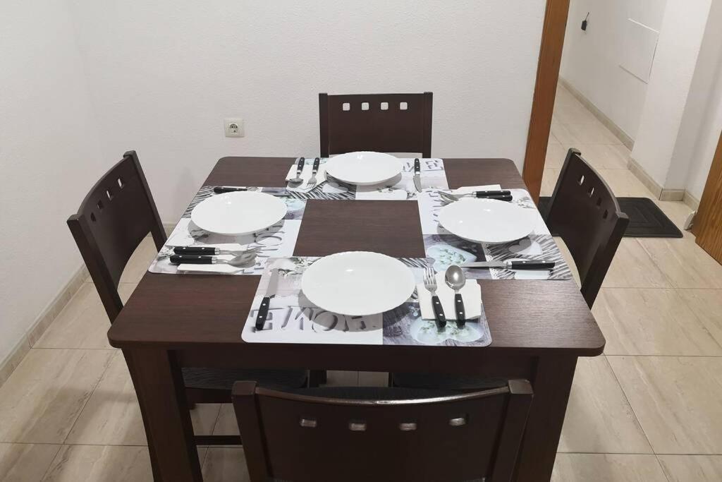 Apartament Centro Roquetas 5 Minutos De La Playa En Coche Garaje Solo Si Esta Disponible Roquetas de Mar Zewnętrze zdjęcie